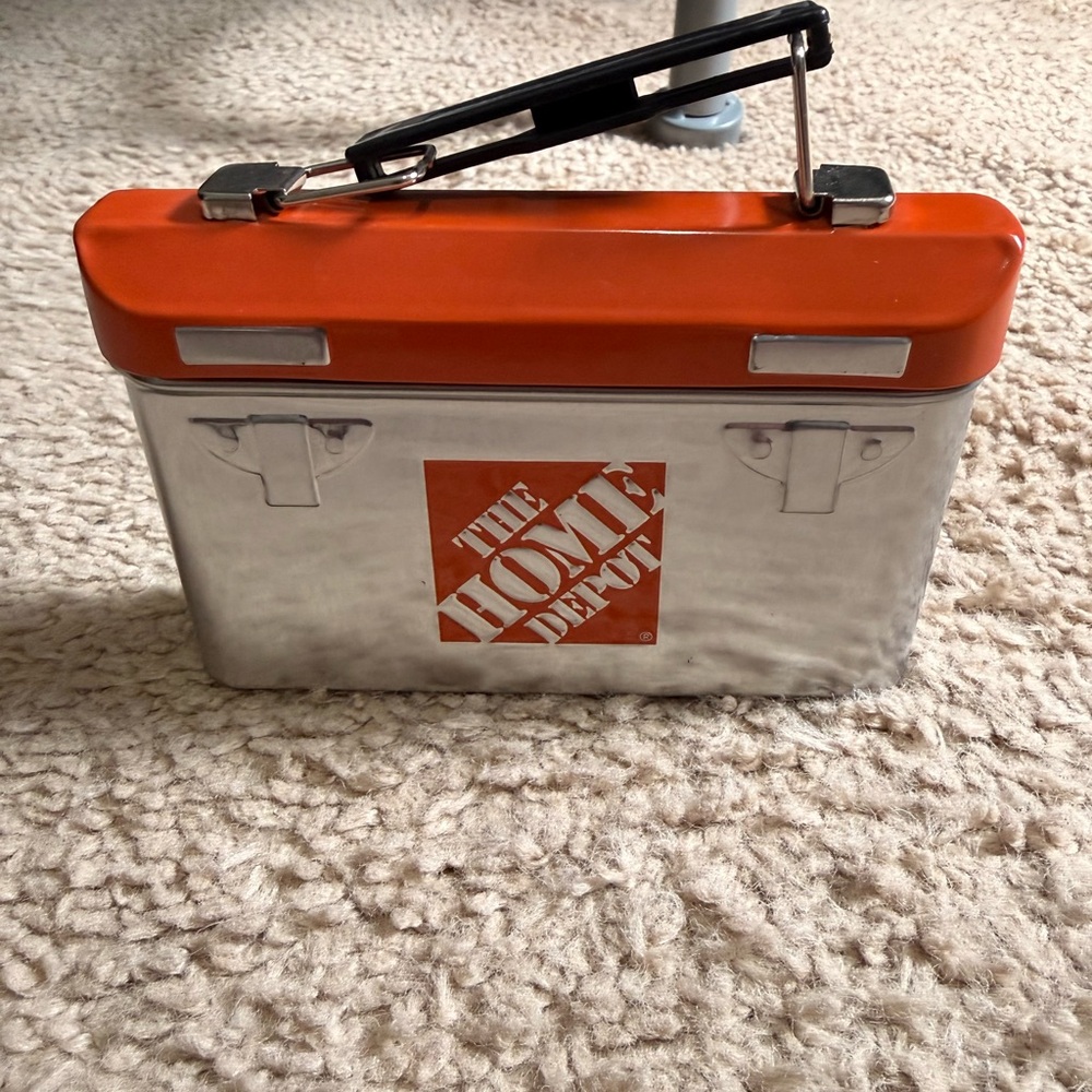Home Depot metal tool box - Picture 2 of 3